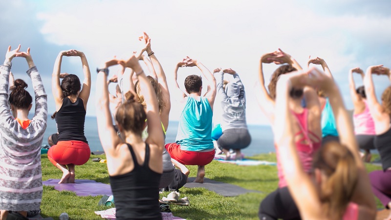 Yoga op strand - Bodynbrain - Yoga Deinze - Mindfulness Deinze